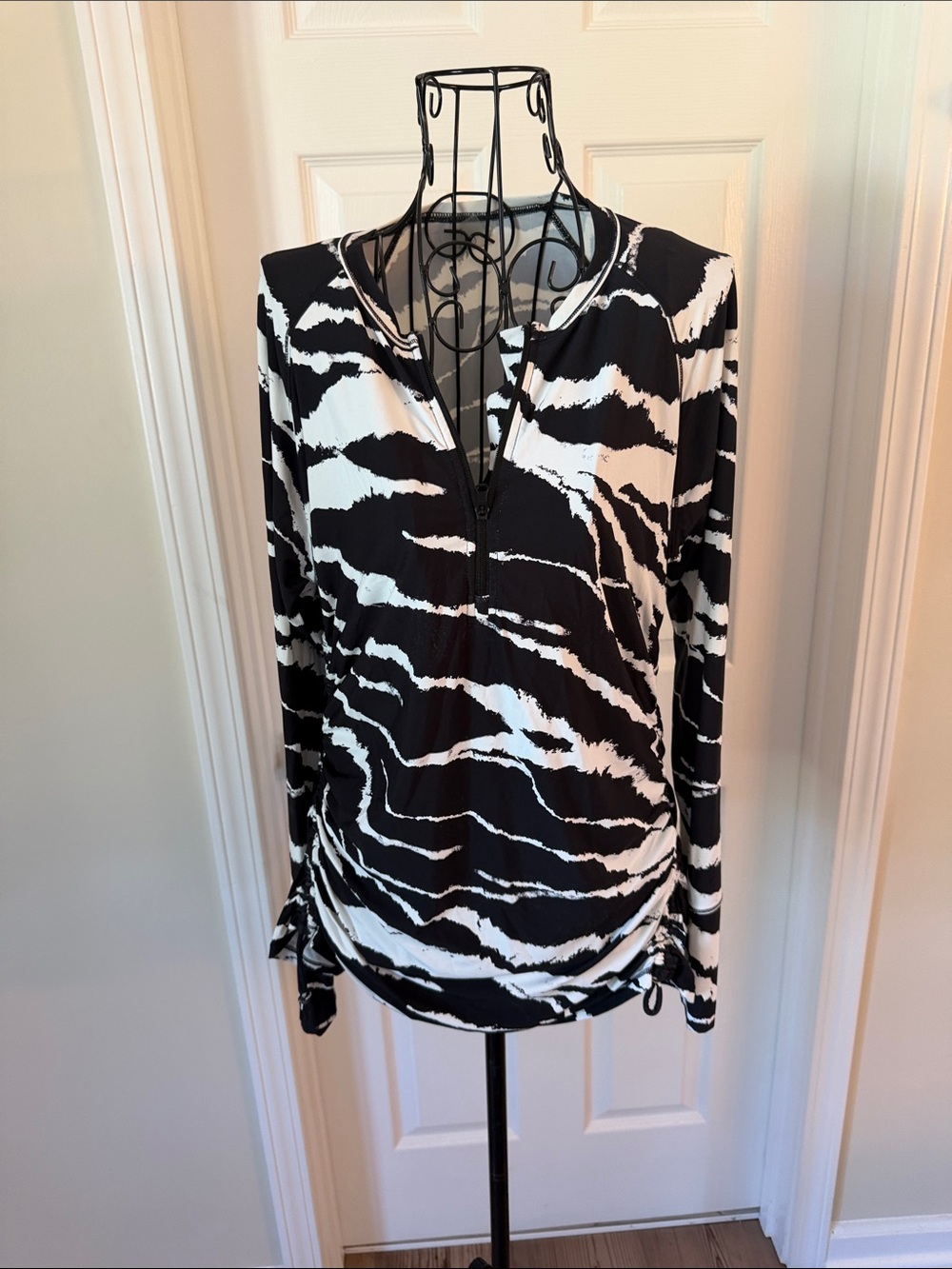 Black & White Zebra-Print Long Sleeve V-Neck Top